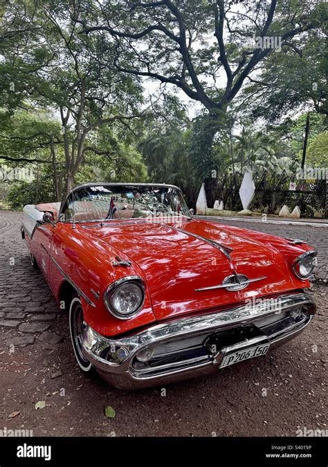 Classic cars in Cuba Stock Photo - Alamy