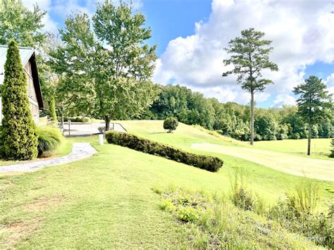 Parkland Style Golf Course | Rent this location on Giggster