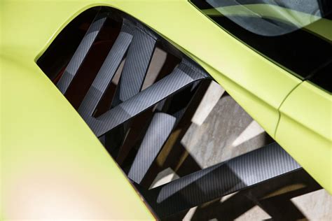 2020 Aston Martin Valkyrie AMR Pro is 1100 hp of retina-searing cool - CNET