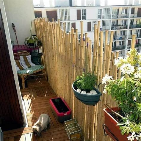 Bamboo balcony privacy screen – ideas with plants, carpets and bars ...