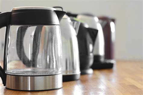 How to Choose the Best Electric Kettle for Seniors | Delishably