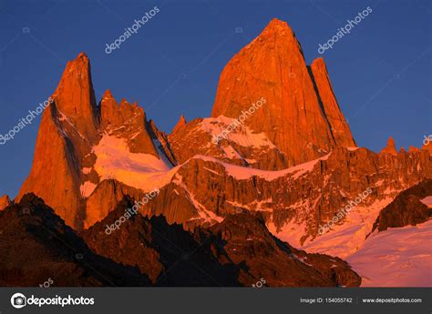 Famous Cerro Fitz Roy Stock Photo by ©kamchatka 154055742