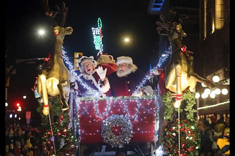 Thousands celebrate the holiday season with Santa parade - Victoria ...