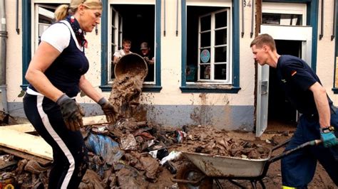 In pictures: Germany grapples with flood aftermath - BBC News