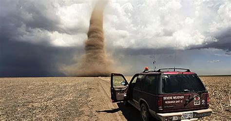 Pictures: Stunning images of storm chasers in action - Mirror Online