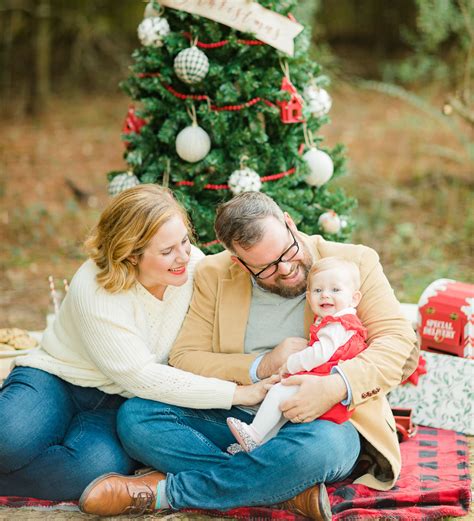 3 Must-Haves for the Perfect Christmas Family Photos