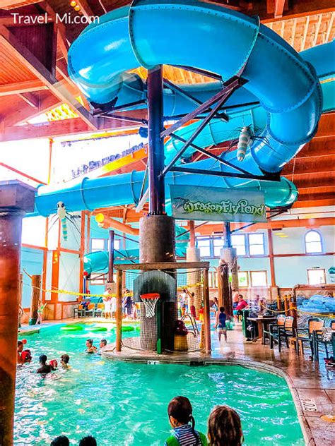 16 Exhilarating Indoor Water Parks in Michigan|Hotels with Waterslide