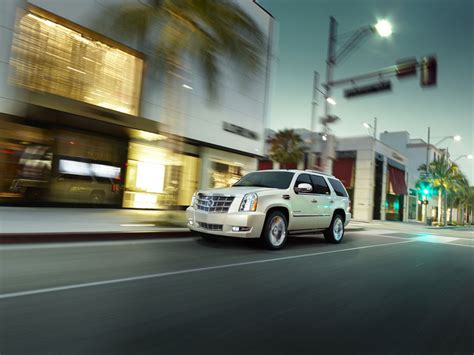 2012 Cadillac Escalade Hybrid Review, Specs, Pictures, Price & MPG