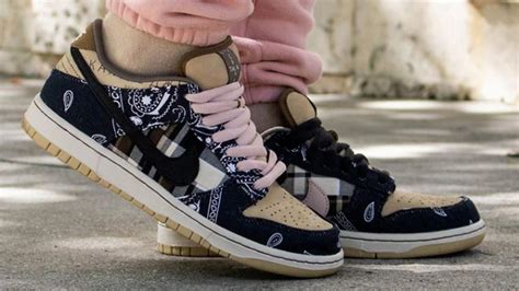 Travis Scott x Nike SB Dunk Low Cactus Jack | CT5053-001 | The Sole Womens