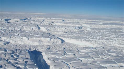 Le « glacier de l’apocalypse » se fissure, faisant craindre le pire aux scientifiques | La ...