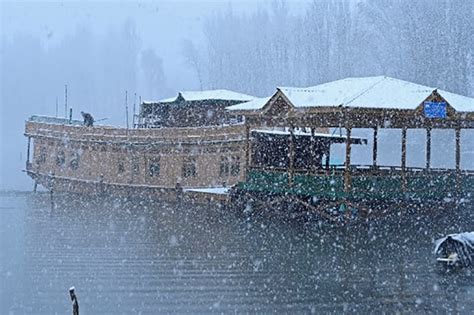 Snowfall in Srinagar