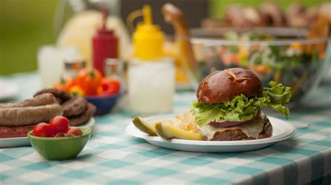 The Bun Makes the Burger: Choosing the Best Bread for Your Meat Stuffs ...