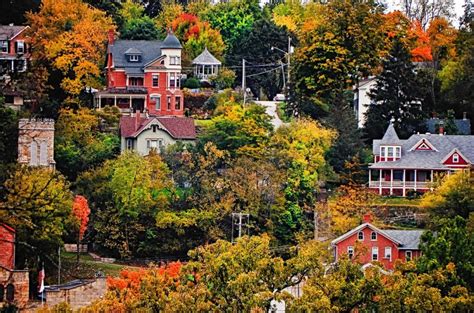 These Small Towns Have the Most Stunning Fall Foliage for Leaf Peeping | Small towns usa, Places ...