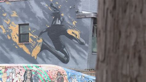 St. Louis artist creates mural to inspire people | ksdk.com