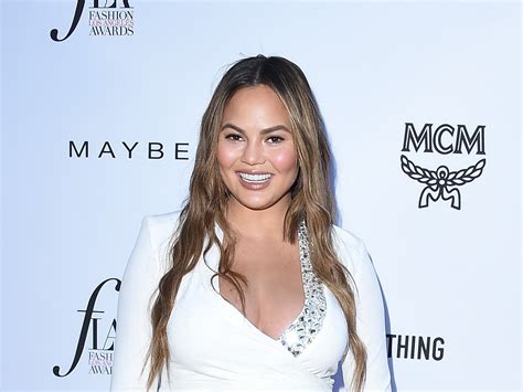 Chrissy Teigen Posted an Adorable Video of Luna Interrupting Her Fetal ...