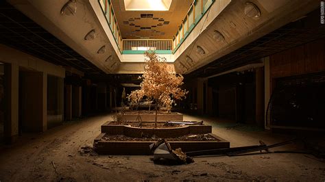 Abandoned mall photos tell an eerie American story