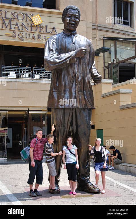 Nelson Mandela statue in Nelson Mandela Square, CBD, Sandton ...