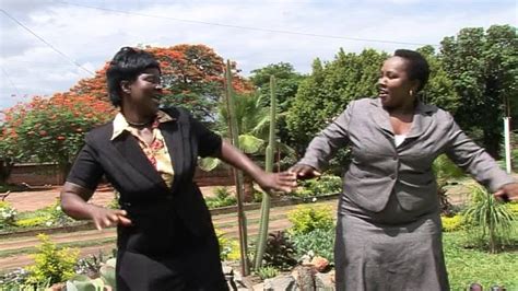 Favoured Martha, Anakuuza Ndani, Malawi Gospel Music - YouTube