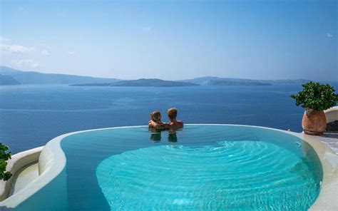 5 best infinity pools in Santorini [2024 UPDATE]