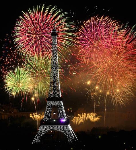 Fireworks in Paris | Eiffel tower, Fireworks, Paris