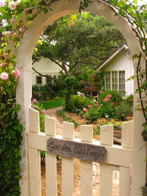 THE FAIRYTALE COTTAGES OF CARMEL- A SLIDESHOW | Dream garden, Cottage ...