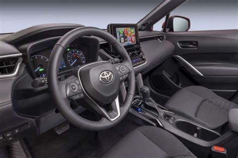 Toyota Corolla Cross hybrid 2023 rục rịch mở bán: Ngập tràn trang bị khiến Kia Seltos 'điêu đứng ...