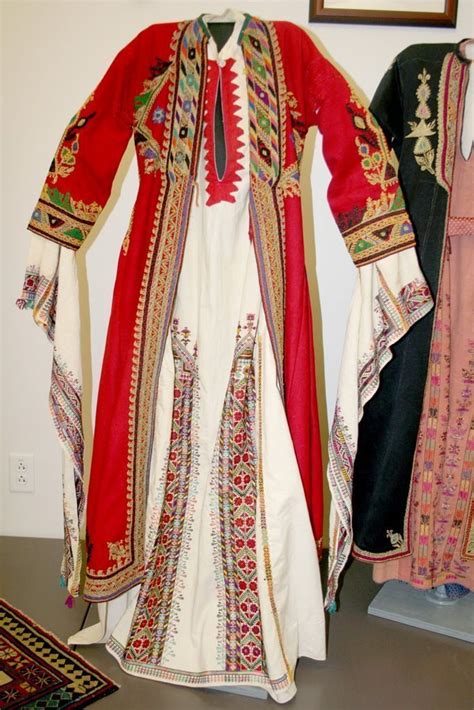 guide to syrian clothing - Google Search | Syrian clothing, Traditional ...