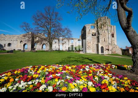 Pretty spring flowers in the Newark Castle Gardens, Nottinghamshire ...