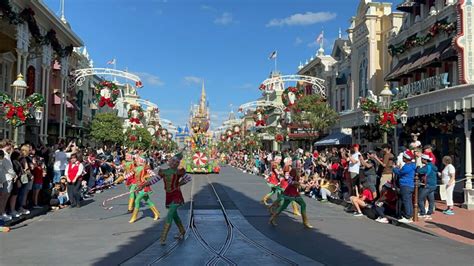 PHOTOS, VIDEO: Mickey’s Once Upon a Christmastime Parade Begins Daytime ...