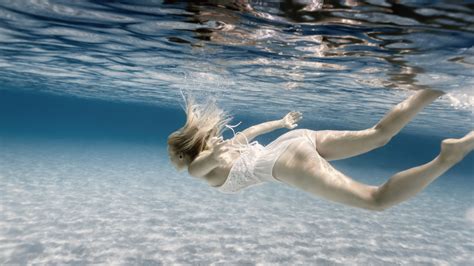 Wallpaper : women, water, swimming, underwater 2048x1152 - WallpaperManiac - 1293641 - HD ...