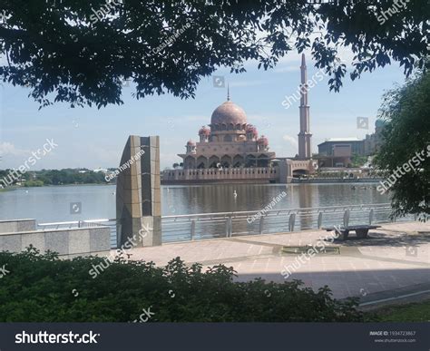 12,319 Putrajaya lake Images, Stock Photos & Vectors | Shutterstock