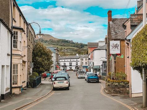 Crickhowell Bridge - How To Visit The Longest Stone Bridge In Wales (2024)!