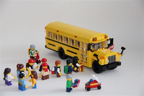 LEGO-School-Bus-by-Legohippie | Inland 360