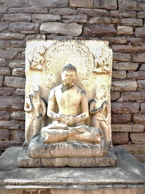 Seated Buddha statue at Sanchi Stupa commissioned by the emperor Ashoka ...