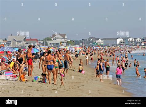 NEW Hampshire Hampton Beach tourists Stock Photo - Alamy