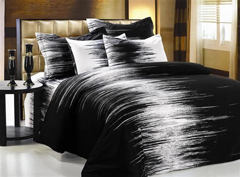 15 Timeless Black Bedding Set - Bedroomm