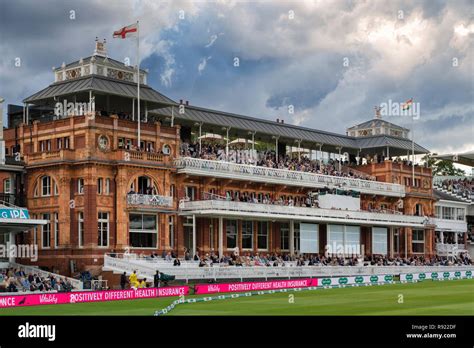 Lords cricket ground hi-res stock photography and images - Alamy