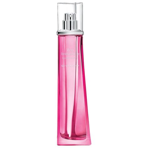 14 Best Rose Scented Perfumes - Fragrances That Smell Like Roses