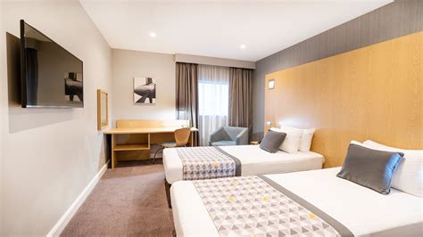 HOLIDAY INN LONDON - LUTON AIRPORT, AN IHG HOTEL $61 ($̶7̶6̶) - Updated ...