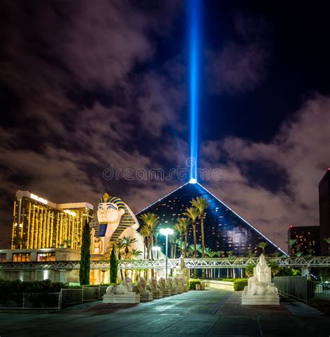 Luxor Hotel and Sky Beam at Night - Las Vegas, USA Editorial Photo - Image of nevada, fancy ...