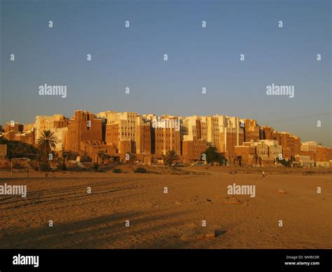 Panorama of Shibam mud skyscrapers, Hadramout, Yemen Stock Photo - Alamy