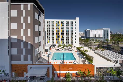 Aloft Hotel at ParkSquare Aventura – Zyscovich