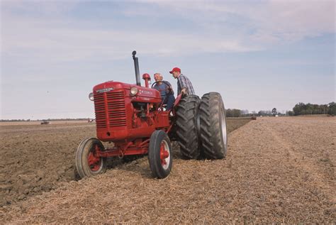 The History of Farmall Tractors: 1940-1954 - Grit