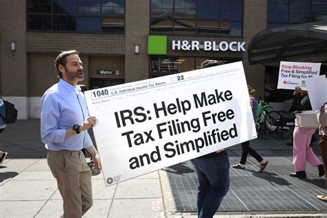 H&R Block Shares Sink as IRS Considers Offering Free Tax Filing Service