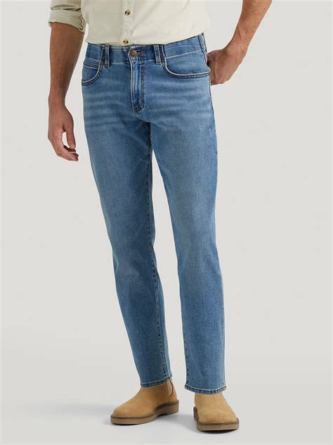 Men’s Extreme Motion Straight Fit Tapered Leg Jean | Lee®