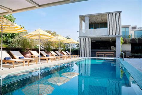 17 Best Spots for Poolside Drinks in Austin | Austin Food Magazine