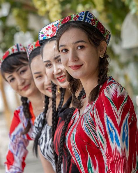 Exhibit displays cultural diversity, poverty alleviation in Xinjiang - Chinadaily.com.cn