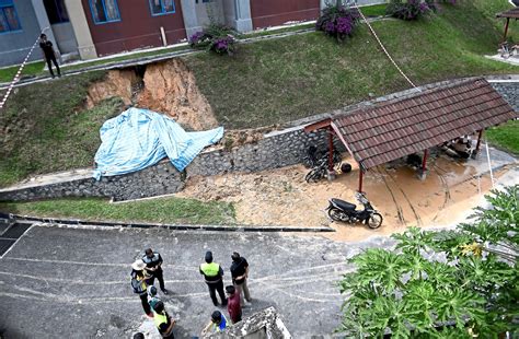 IIUM students shocked by landslide below dorm | Nestia