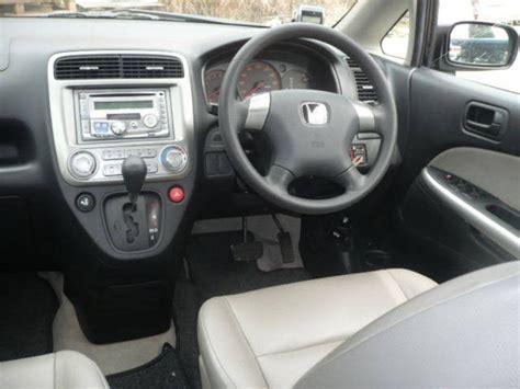 Interior honda stream 2005