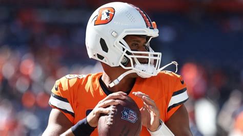 Denver Broncos Wearing “Snowcapped” White Alternate Helmets On Christmas Eve – SportsLogos.Net News